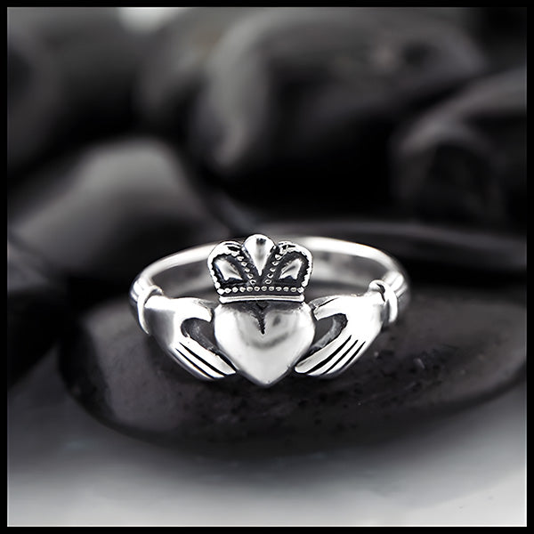 Claddagh: Meaning and Origins – Wattsson & Wattsson Jewelers | Marquette's  Jeweler